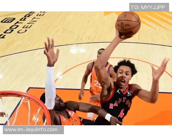 布克手感不佳依靠罚球逆袭18投7中贡献27分4篮板4助攻